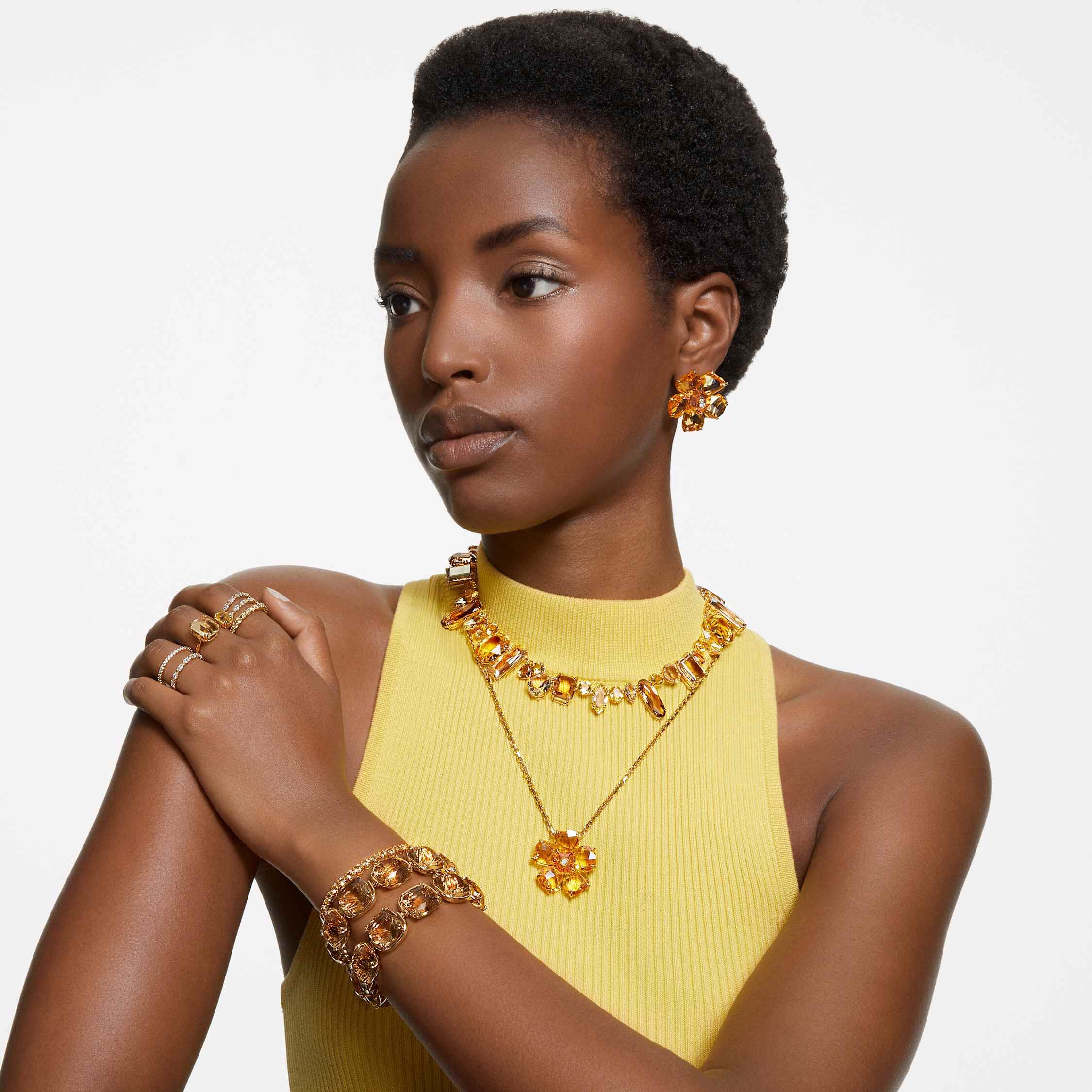 swarovski matrix vittore ring  round cut  white  gold tone finish