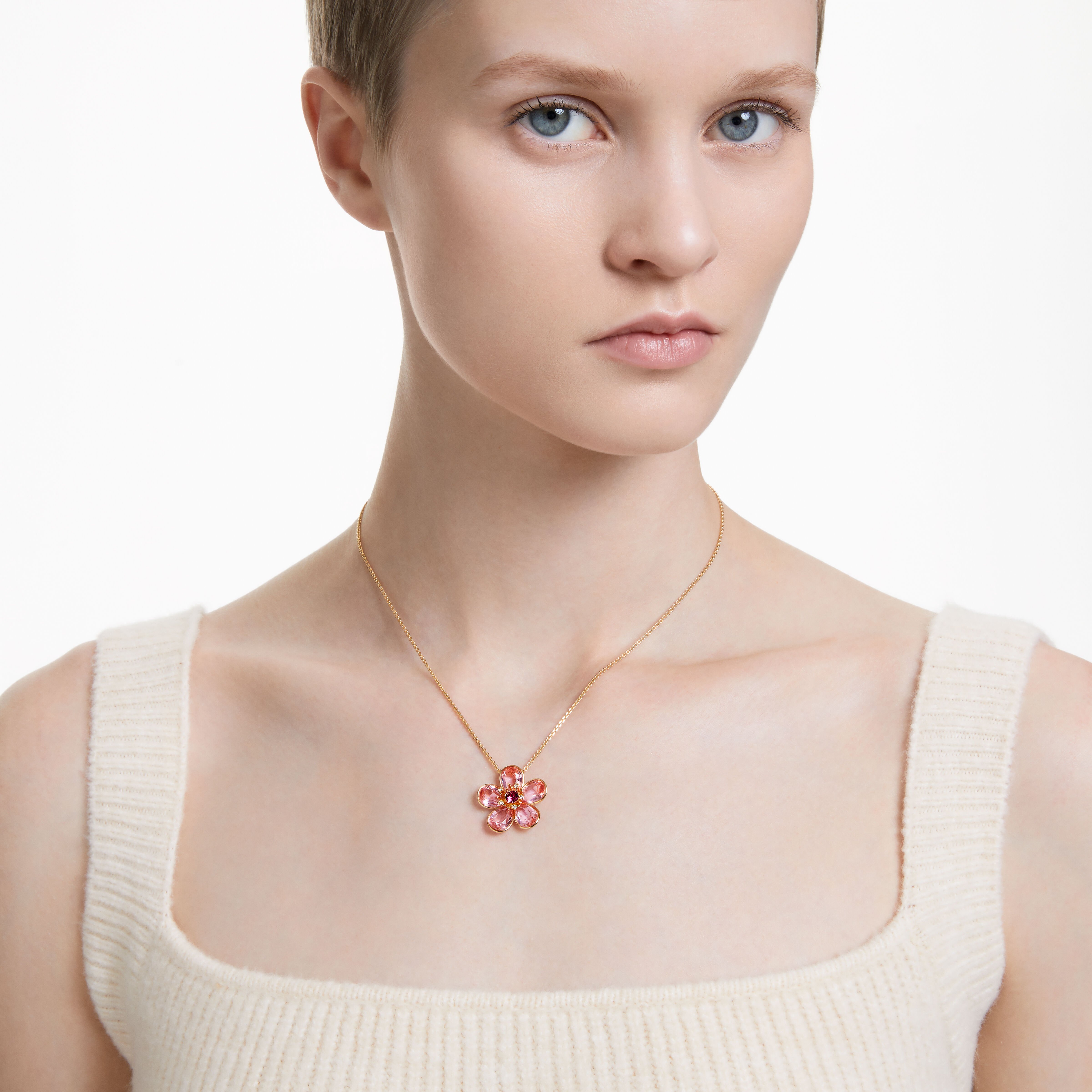 Swarovski flower top pendant necklace