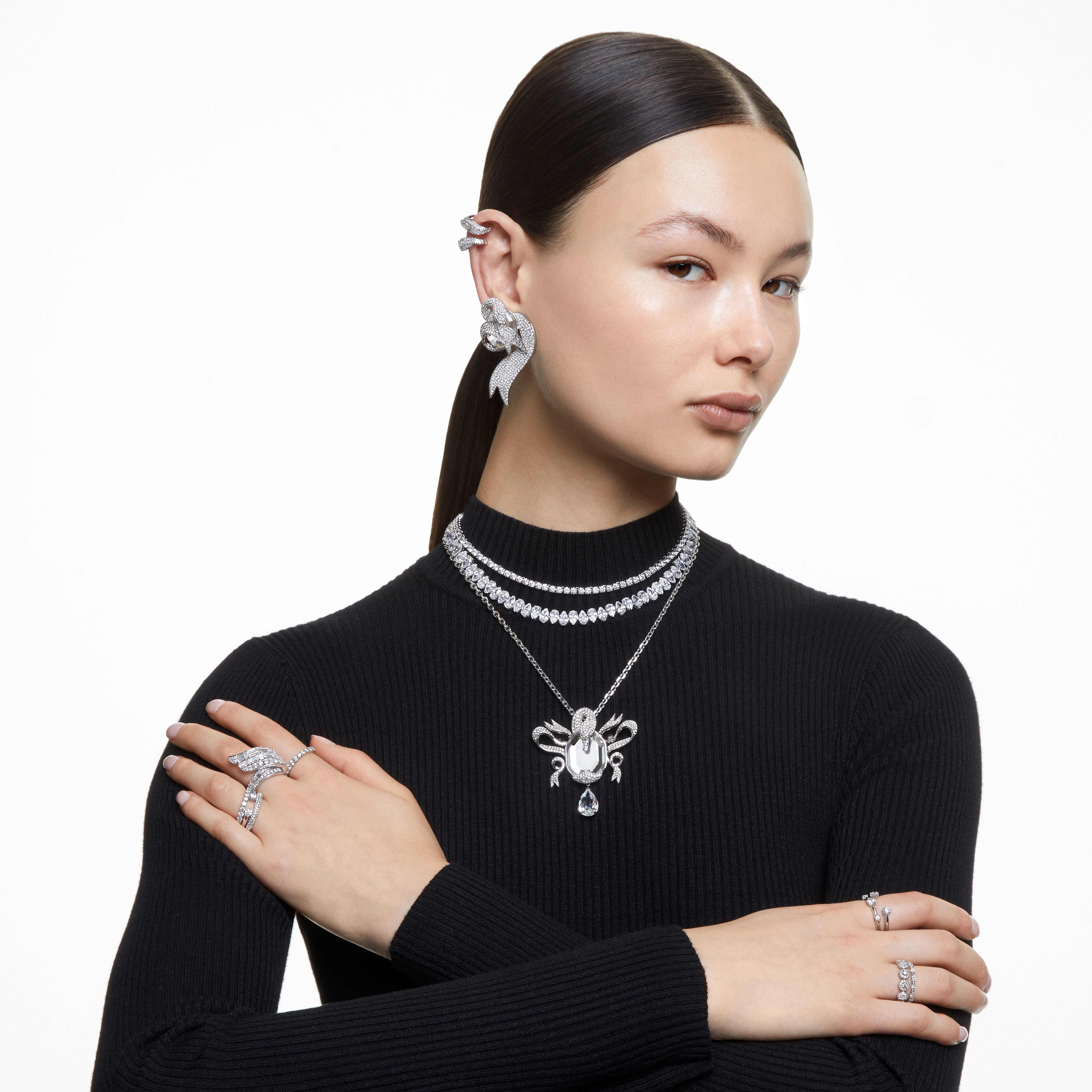 swarovski matrix vittore ring  round cut  white  silver tone finish